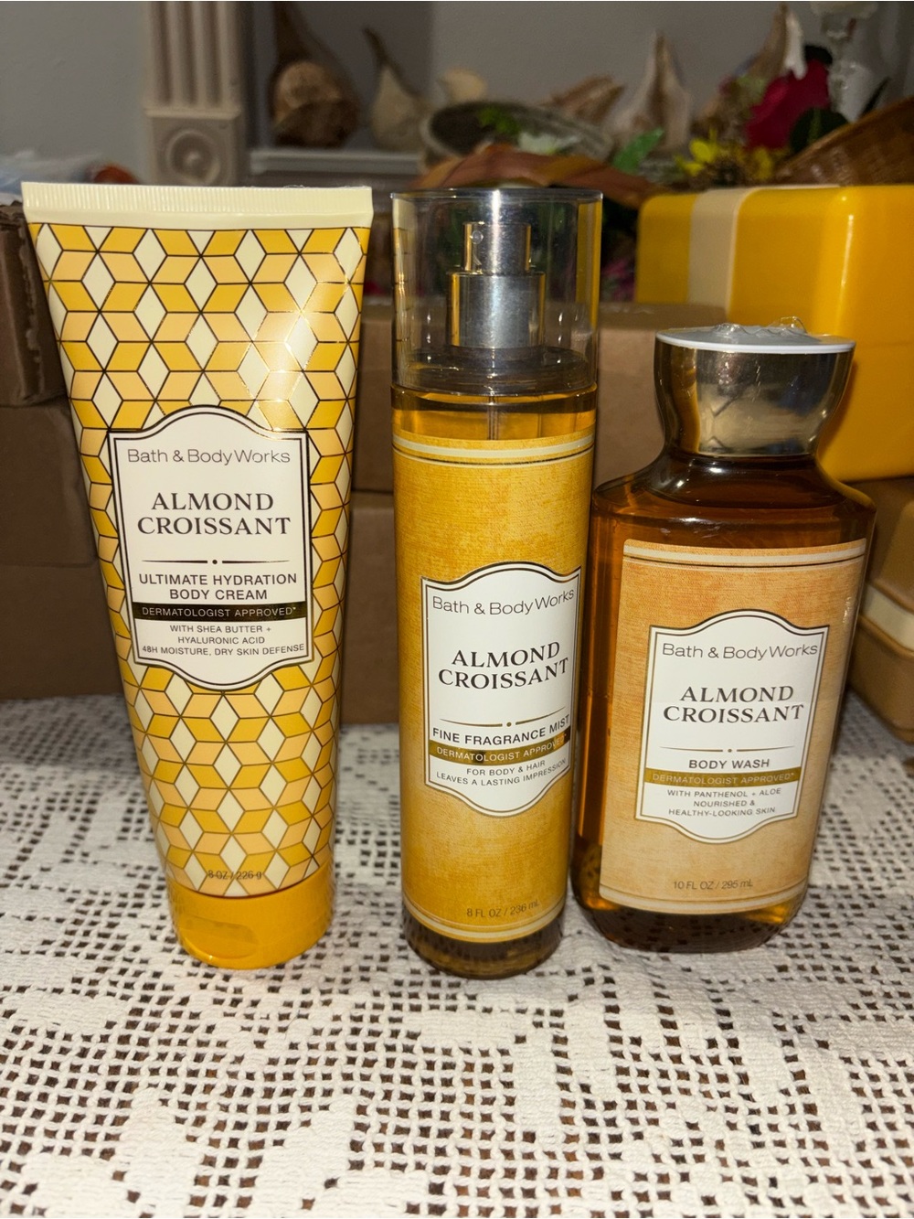 (2026)Bath & Body Works Almond Croissant Body Care Set - Yellow